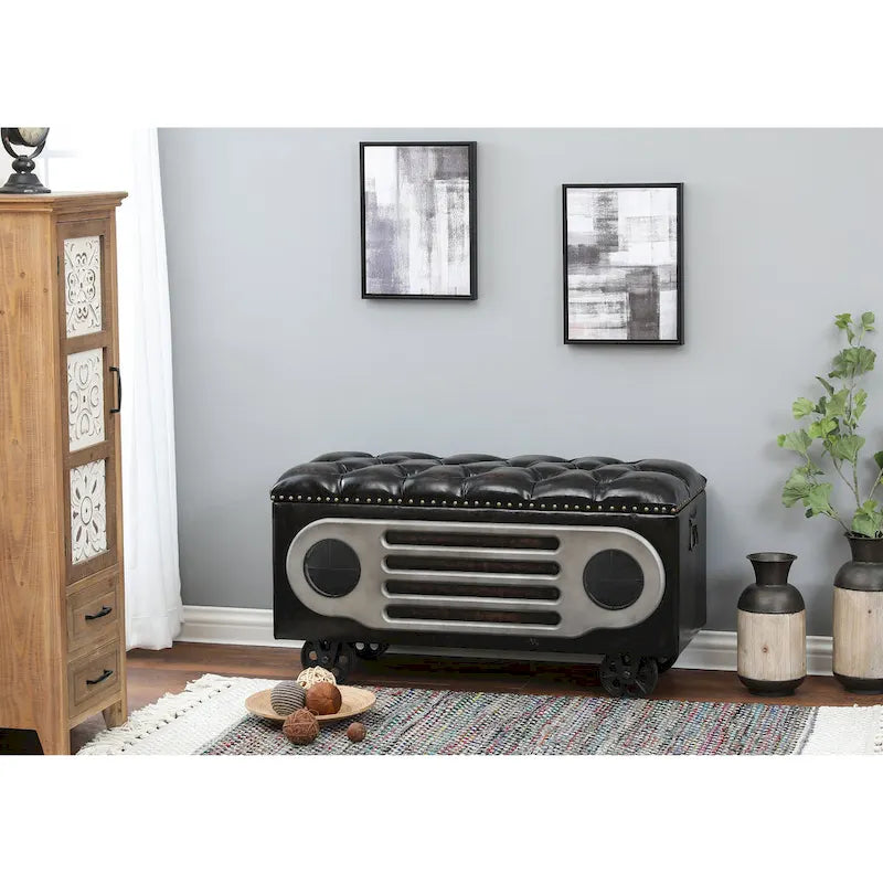 Panca in stile retrò rivestita in ecopelle, dal design ispirato a un altoparlante