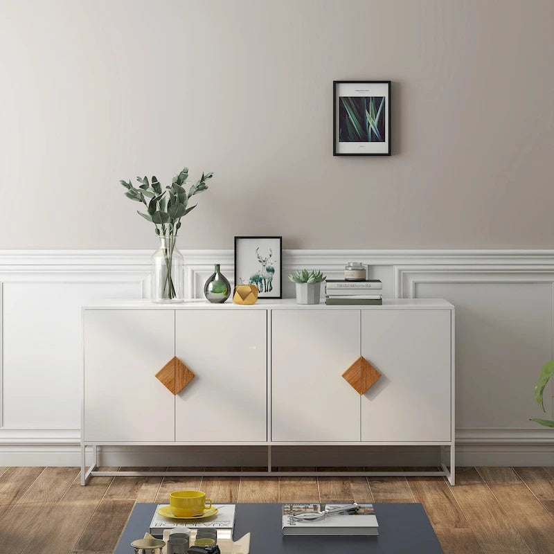 Sideboard aus Massivholz mit quadratischem Griffdesign und Türen