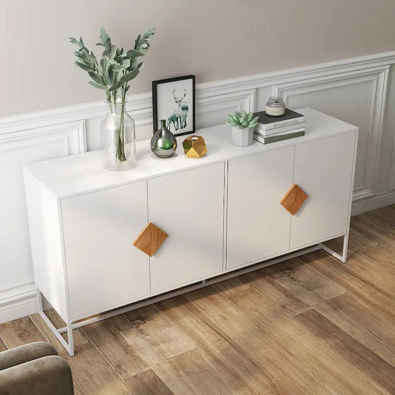 Sideboard aus Massivholz mit quadratischem Griffdesign und Türen