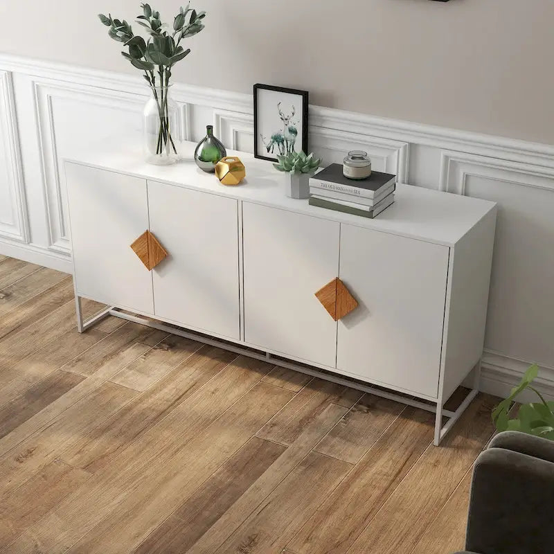 Sideboard aus Massivholz mit quadratischem Griffdesign und Türen