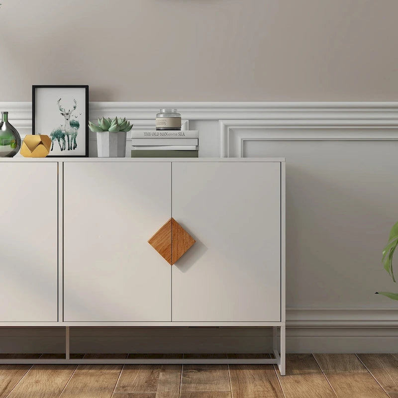 Sideboard aus Massivholz mit quadratischem Griffdesign und Türen