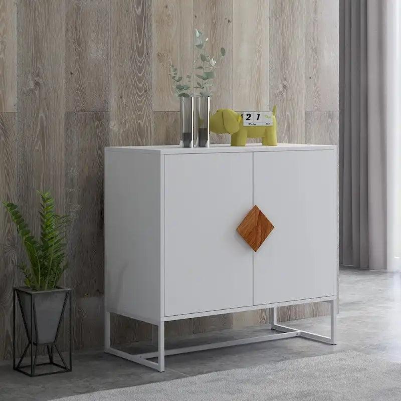 Sideboard aus Massivholz mit quadratischem Griffdesign und Türen
