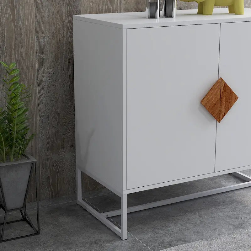 Sideboard aus Massivholz mit quadratischem Griffdesign und Türen